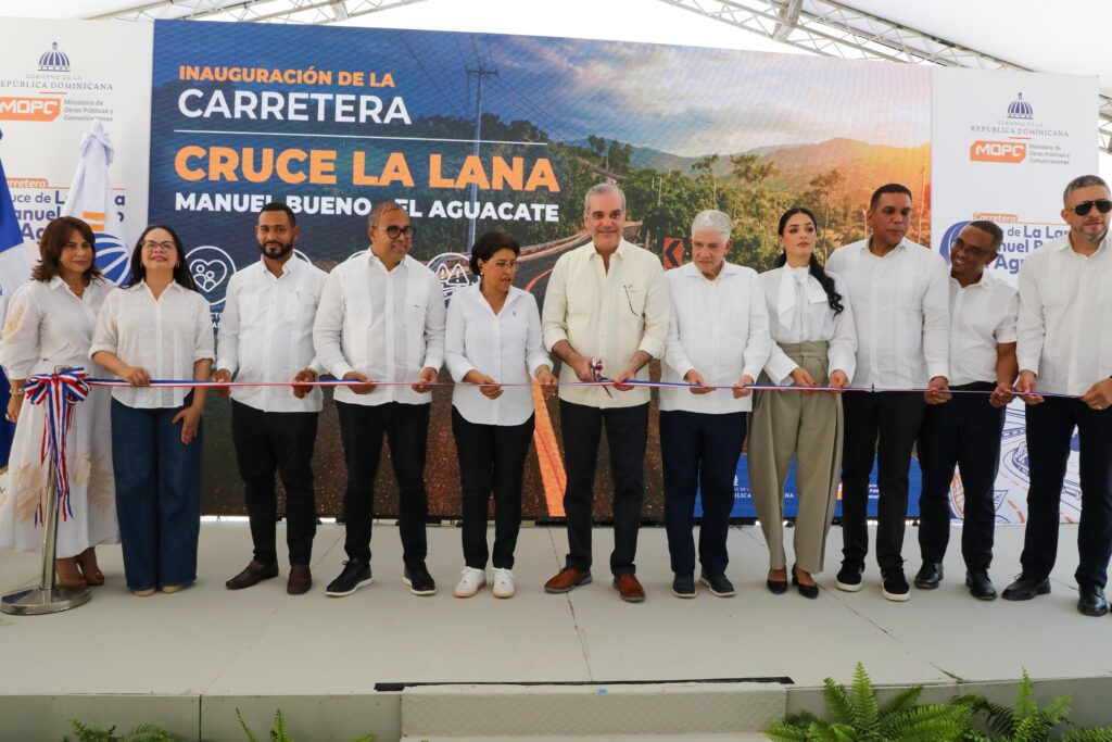 carretera Cruce La Lana Manuel Bueno, desarrollo fronterizo República Dominicana, infraestructura vial Dajabón, producción agrícola RD, Luis Abinader obras públicas, calidad de vida comunidades fronterizas