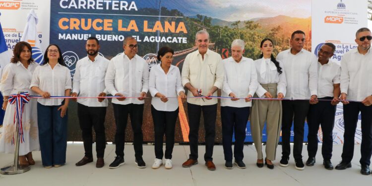 carretera Cruce La Lana Manuel Bueno, desarrollo fronterizo República Dominicana, infraestructura vial Dajabón, producción agrícola RD, Luis Abinader obras públicas, calidad de vida comunidades fronterizas