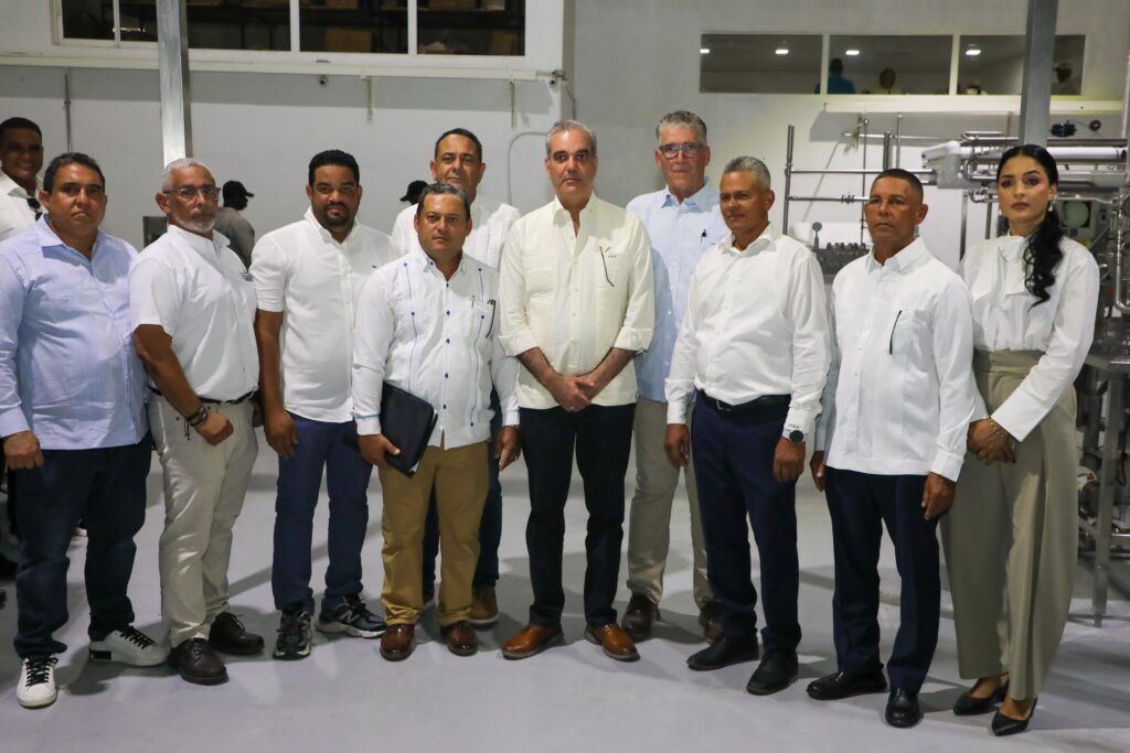 Coopfedegano, ganadería dominicana, leche nacional, Programa de Alimentación Escolar, Luis Abinader, soberanía alimentaria
