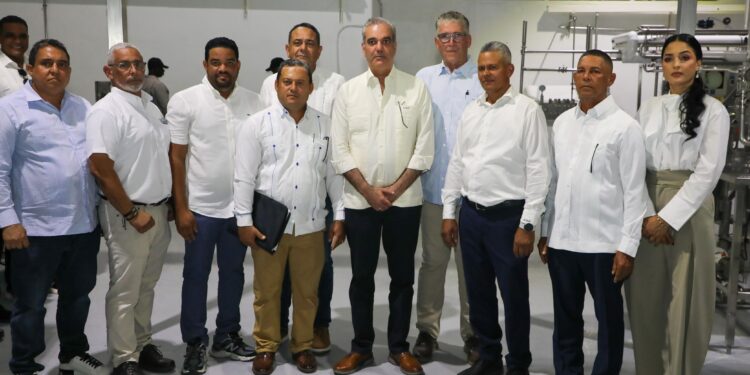 Coopfedegano, ganadería dominicana, leche nacional, Programa de Alimentación Escolar, Luis Abinader, soberanía alimentaria