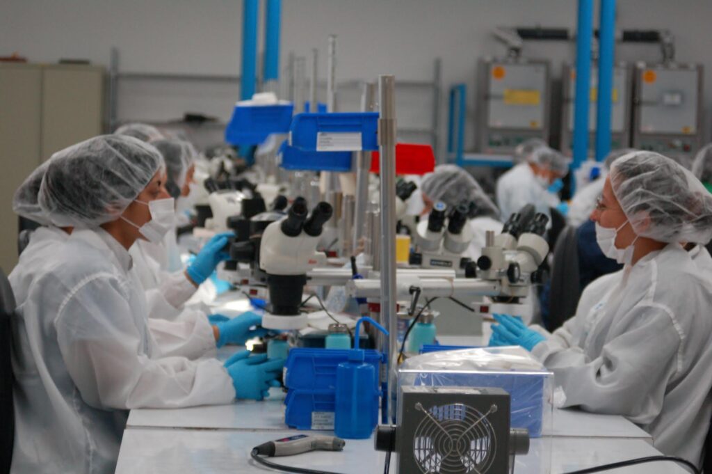 dispositivos médicos República Dominicana, zonas francas RD, manufactura avanzada Dominicana, industria médica dominicana, tecnología en zonas francas, economía dominicana manufactura
