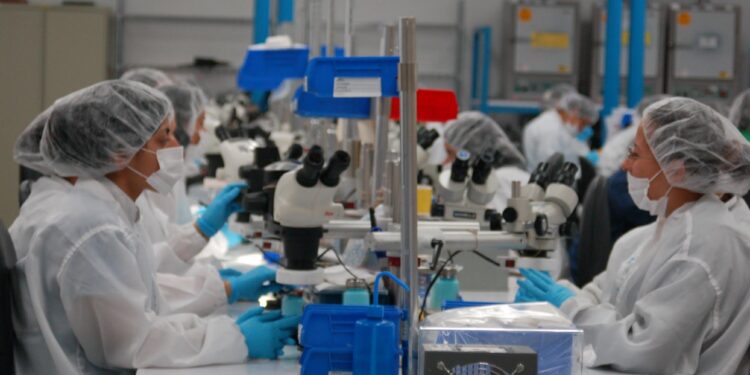 dispositivos médicos República Dominicana, zonas francas RD, manufactura avanzada Dominicana, industria médica dominicana, tecnología en zonas francas, economía dominicana manufactura