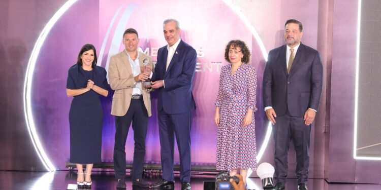 Iberostar sostenibilidad, turismo sostenible República Dominicana, Luis Abinader turismo, Wave of Change Iberostar, turismo responsable RD, desarrollo sostenible turismo