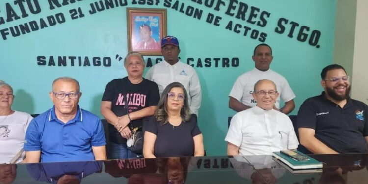 proyectos extractivos República Dominicana, impacto ambiental RD, movimientos sociales dominicanos, problemas sociales RD, comunidades afectadas minería, transparencia ambiental RD