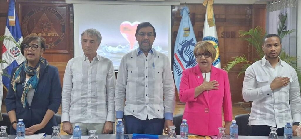 Central Hidroeléctrica Los Toros, desarrollo social Azua, becas universitarias RD, energía limpia República Dominicana, proyectos sociales Azua, cooperación Unión Europea RD