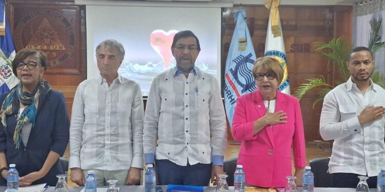 Central Hidroeléctrica Los Toros, desarrollo social Azua, becas universitarias RD, energía limpia República Dominicana, proyectos sociales Azua, cooperación Unión Europea RD