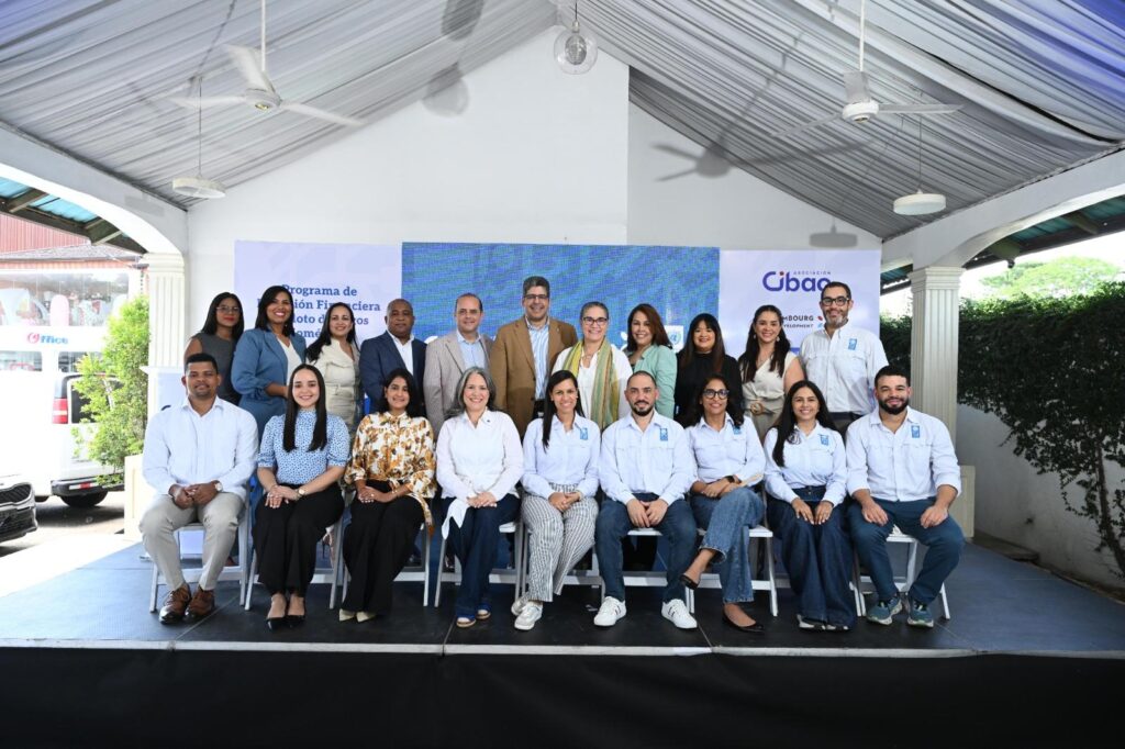 inclusión financiera La Vega, empoderamiento mujeres República Dominicana, educación financiera dominicana, tecnología biométrica pagos digitales, desarrollo económico comunitario RD, emprendimiento y banca digital RD
