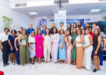 liderazgo femenino República Dominicana, Mujer en Victoria, Geisy Peña Turbí, transformación femenina RD, empoderamiento mujer dominicana, San Cristóbal liderazgo femenino