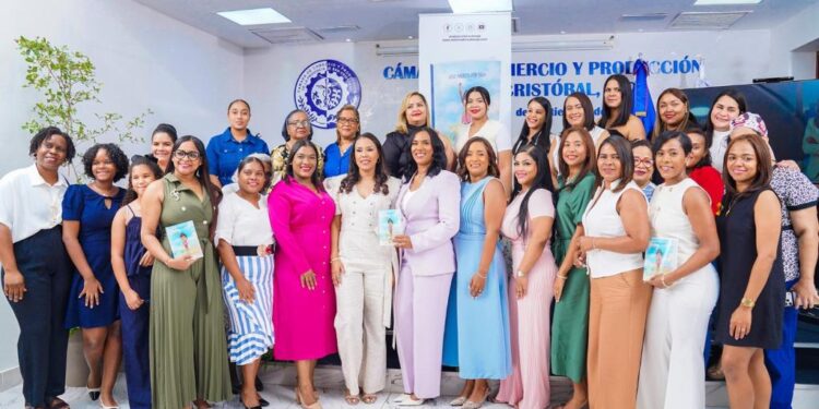 liderazgo femenino República Dominicana, Mujer en Victoria, Geisy Peña Turbí, transformación femenina RD, empoderamiento mujer dominicana, San Cristóbal liderazgo femenino