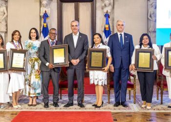 Mérito Magisterial República Dominicana, docentes San Francisco de Macorís, educación dominicana, premios educación 2026, trayectoria maestros dominicanos, transformación educativa RD