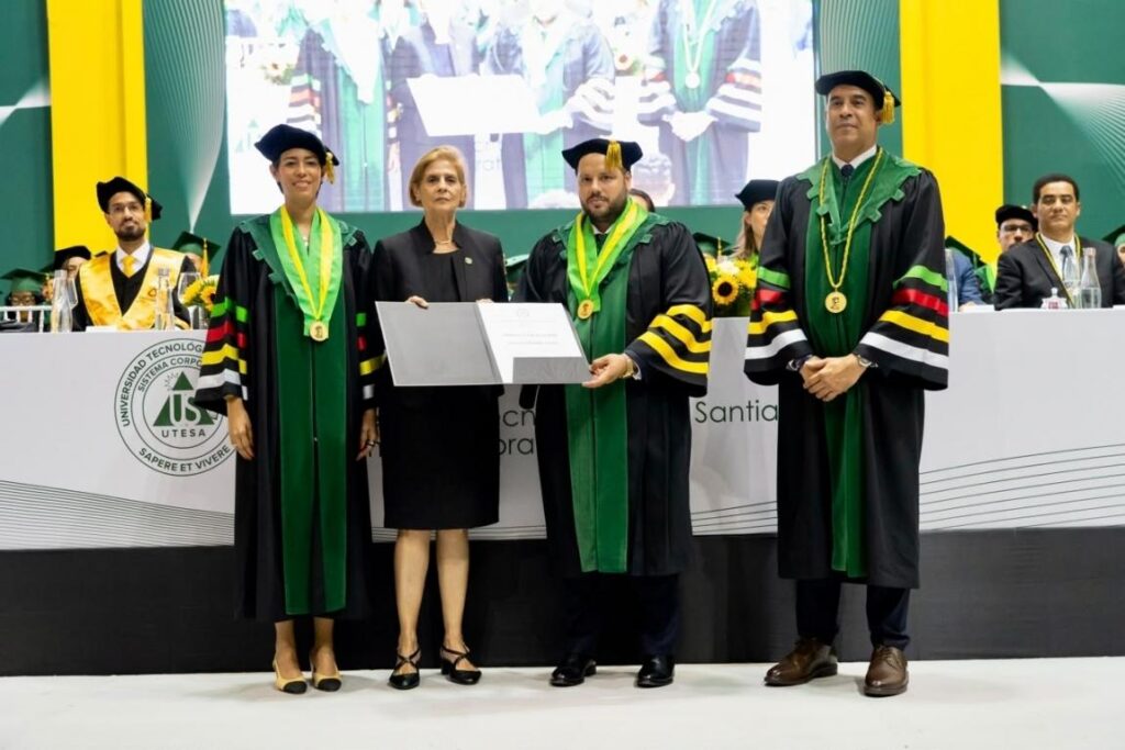 UTESA doctorado, graduación UTESA, doctorado en ciencias económicas y sociales, educación superior en República Dominicana, profesionales dominicanos, desarrollo académico RD