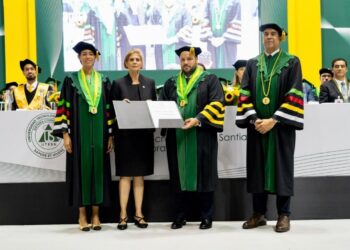 UTESA doctorado, graduación UTESA, doctorado en ciencias económicas y sociales, educación superior en República Dominicana, profesionales dominicanos, desarrollo académico RD