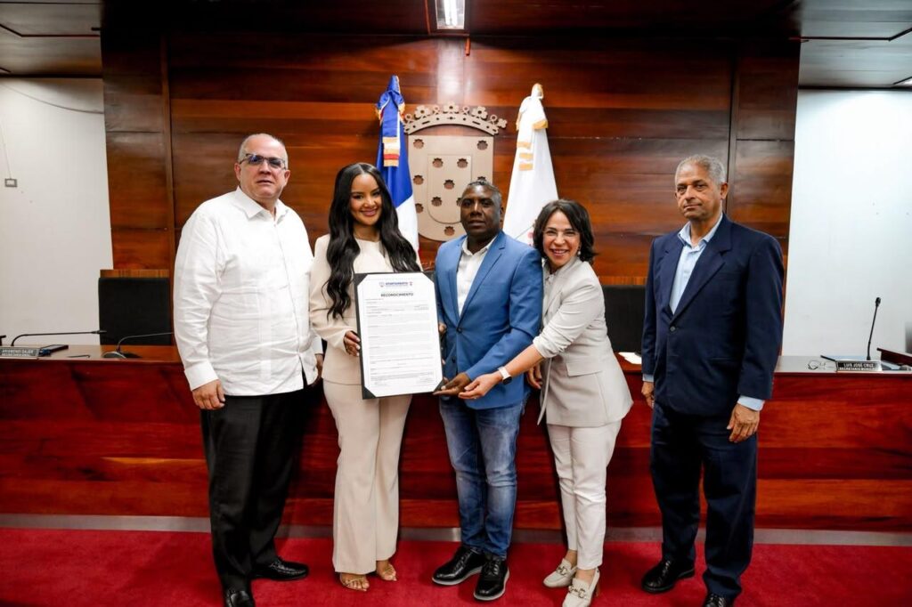 Zuleika Viera, Hija Meritoria de Santiago, maquillista dominicana, talento dominicano internacional, emprendedora dominicana, Beauty Against Cáncer
