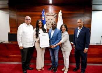 Zuleika Viera, Hija Meritoria de Santiago, maquillista dominicana, talento dominicano internacional, emprendedora dominicana, Beauty Against Cáncer