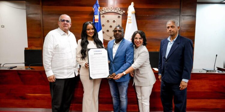Zuleika Viera, Hija Meritoria de Santiago, maquillista dominicana, talento dominicano internacional, emprendedora dominicana, Beauty Against Cáncer