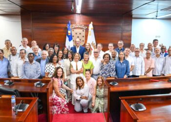médicos dominicanos, UASD promoción 1982, Ayuntamiento de Santiago, reconocimiento médicos RD, trayectoria médica Dominicana, Santiago de los Caballeros