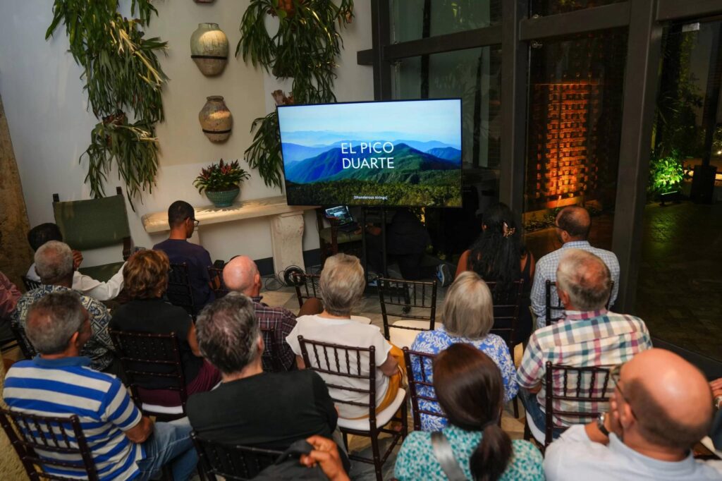 Pico Duarte, documental República Dominicana, turismo ecológico RD, Cordillera Central, conservación ambiental RD, Centro Cultural Taíno Casa del Cordón