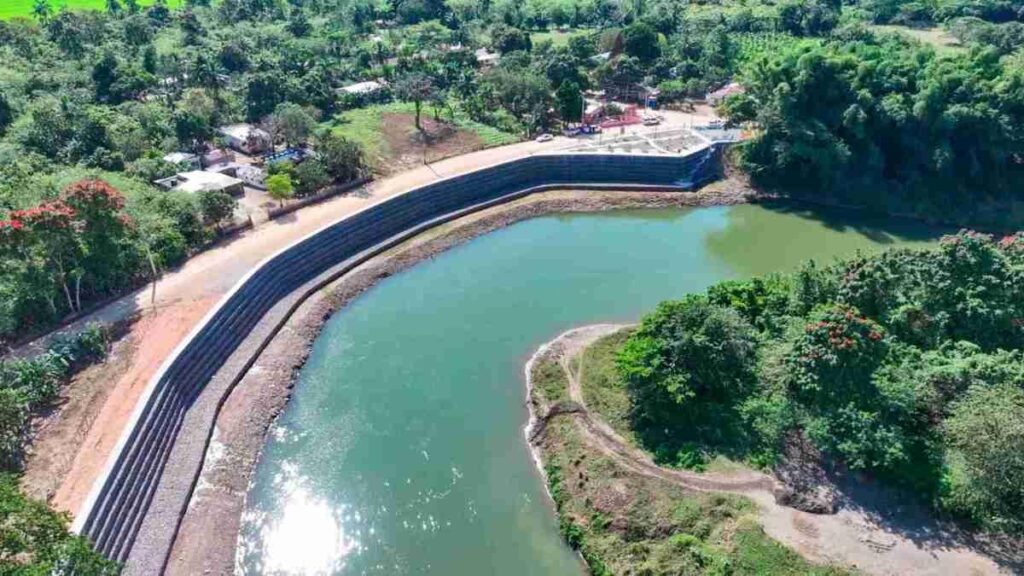 INDRHI, obras hidráulicas República Dominicana, infraestructura de riego, equipos pesados agrícolas, gestión del agua RD, producción agropecuaria dominicana