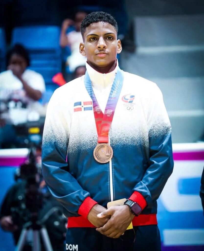 Juegos Escolares INEFI, talento deportivo dominicano, Juegos Centroamericanos y del Caribe 2026, medallistas dominicanos, deporte escolar República Dominicana, récord relevo femenino 4x100