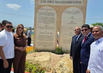 Monumento a los Diez Mandamientos, Carretera Mella, Santo Domingo Este, embellecimiento vial RD, Digecac República Dominicana, espacios públicos Santo Domingo