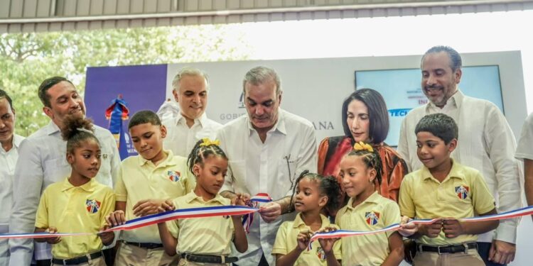 polideportivo Santo Cura de Ars, deporte escolar República Dominicana, Luis Abinader educación física, INEFI RD, Centro Educativo Santo Cura de Ars, infraestructura deportiva escolar