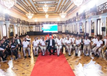 presidente Abinader, estudiantes sordos inteligencia artificial, títulos parques nacionales RD, inclusión tecnológica República Dominicana, conservación parques nacionales, desarrollo sostenible RD