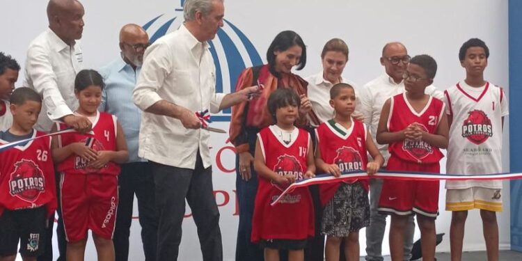 Club Villa Francisca, remodelación Club Villa Francisca, deporte en Santo Domingo, infraestructura deportiva RD, Comisión Presidencial de Desarrollo Provincial, espacios comunitarios RD