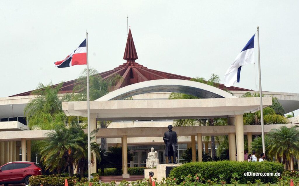 áreas protegidas República Dominicana, privatización parques nacionales RD, UASD medio ambiente, Academia de Ciencias RD, Ley 202/04 áreas protegidas, conservación ambiental RD