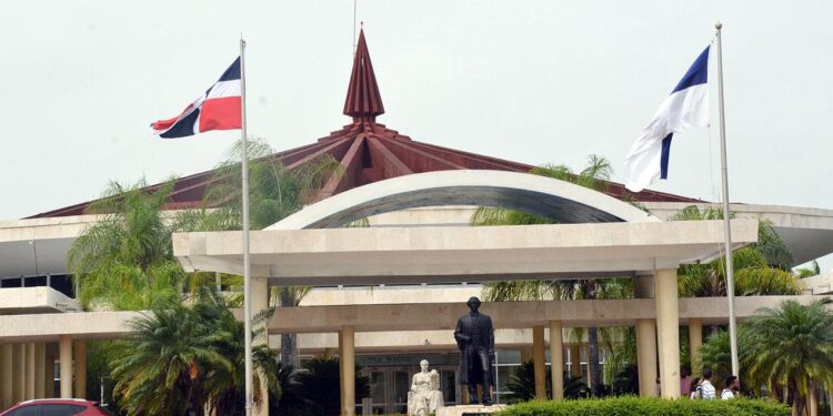 áreas protegidas República Dominicana, privatización parques nacionales RD, UASD medio ambiente, Academia de Ciencias RD, Ley 202/04 áreas protegidas, conservación ambiental RD