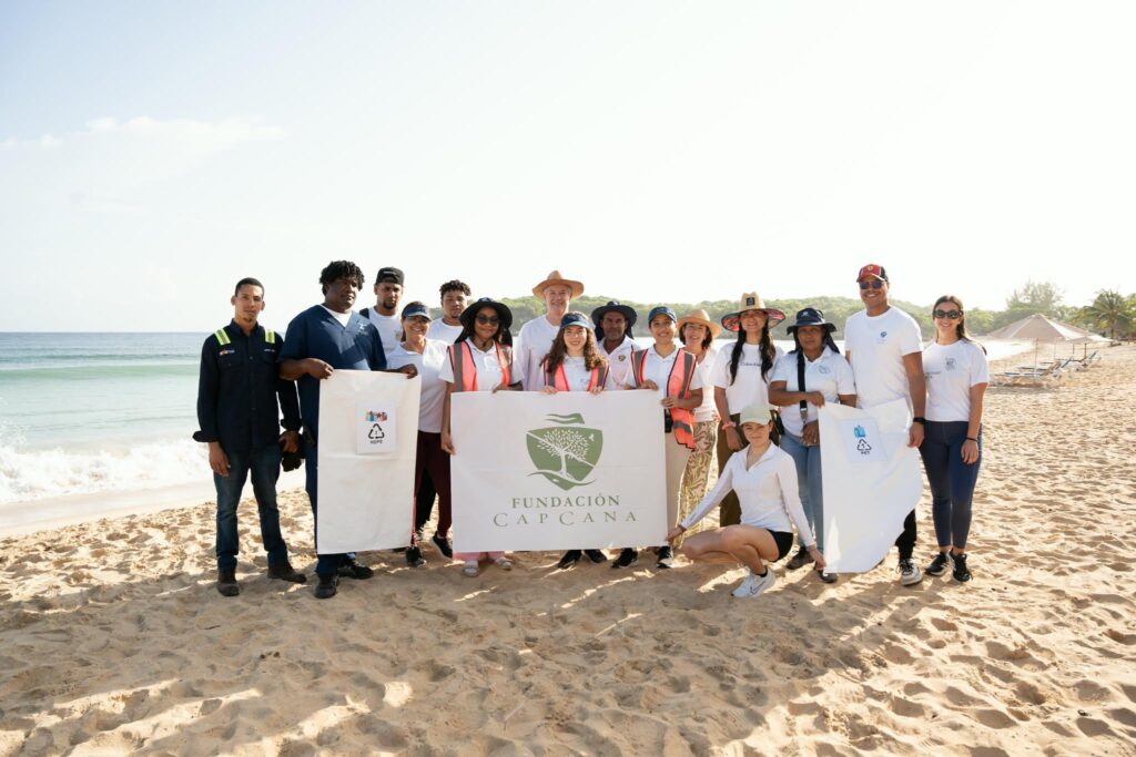 Fundación Cap Cana, Playa Macao, conservación ambiental RD, limpieza de playas, turismo sostenible República Dominicana, protección ecosistemas costeros