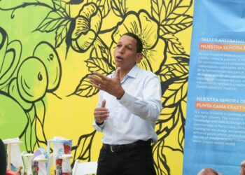 muñecas sin rostro dominicanas, artesanía dominicana, M&L D’ Arte y Artesanía Taller, cultura dominicana, artesanía San Cristóbal, identidad nacional República Dominicana