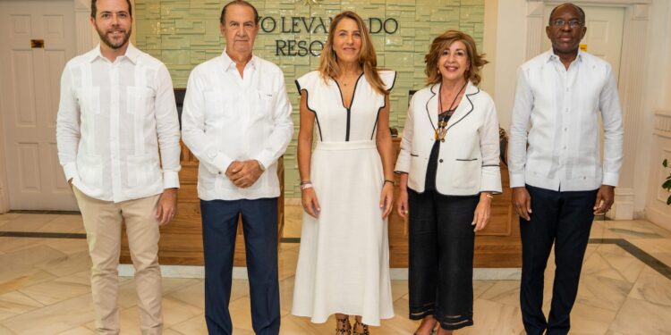 Piñero Samaná, turismo sostenible Samaná, desarrollo turístico República Dominicana, Bahia Principe Samaná, Cayo Levantado Resort, fundación Eco-Bahía