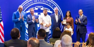 pasaporte electrónico dominicano, diáspora dominicana, Luis Abinader, servicios consulares RD, seguro repatriación dominicanos, modernización pasaporte RD