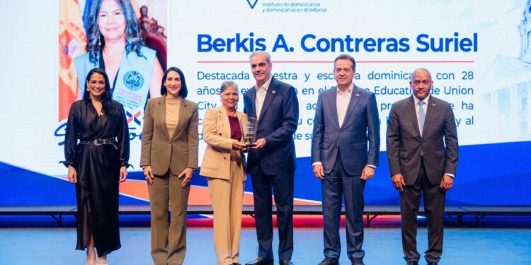 Luis Abinader, dominicanos destacados en Estados Unidos, Index Somos Todos, diáspora dominicana, pasaporte electrónico dominicano, fortalecimiento de la identidad dominicana