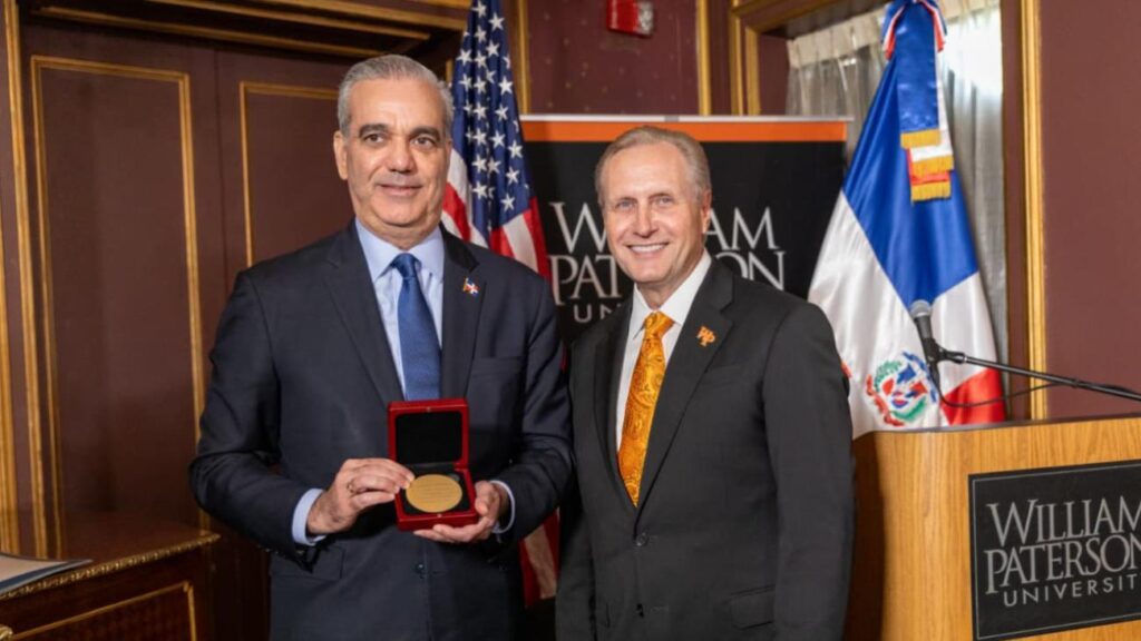 Luis Abinader, Medalla Presidencial William Paterson, diáspora dominicana, museo histórico cultural dominicano, becas para dominicanos en el exterior, relaciones República Dominicana y Nueva York