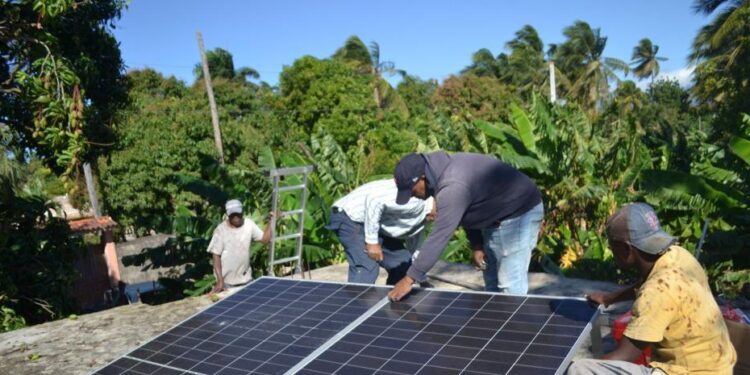 Convite Solar, energía solar República Dominicana, energía renovable Nizao, proyectos sostenibles RD, energía solar hogares bajos recursos, RD 100 % Renovable