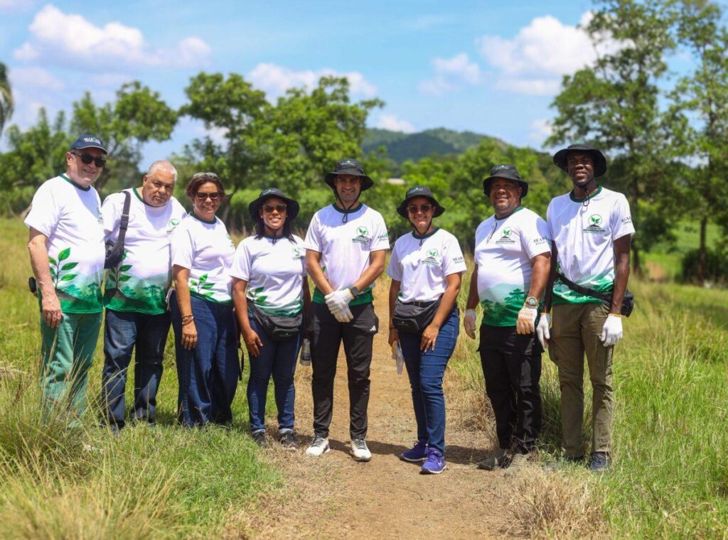 Seaboard, reforestación República Dominicana, Monseñor Nouel, desarrollo sostenible RD, plantación de árboles cedro, responsabilidad ambiental RD