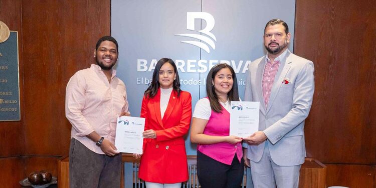Banreservas becas, creatividad e innovación RD, Miami Ad School Punta Cana, talento dominicano, formación publicidad RD, becas creatividad RD