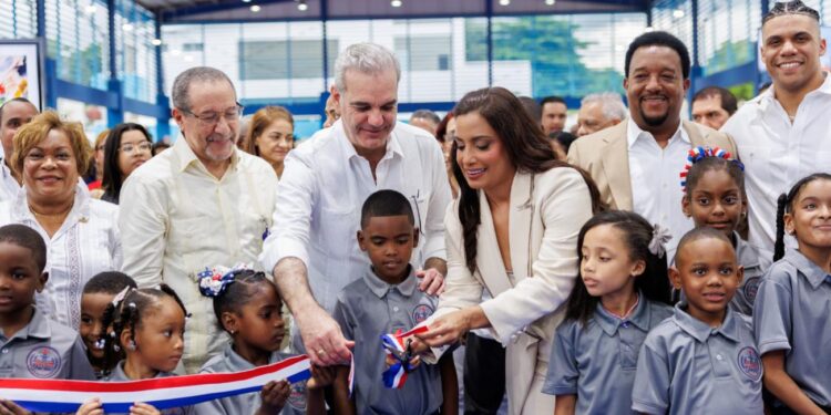 Complejo Educativo Pedro Martínez, Manoguayabo, Luis Abinader, Pedro Martínez, educación en República Dominicana, infraestructura deportiva y educativa