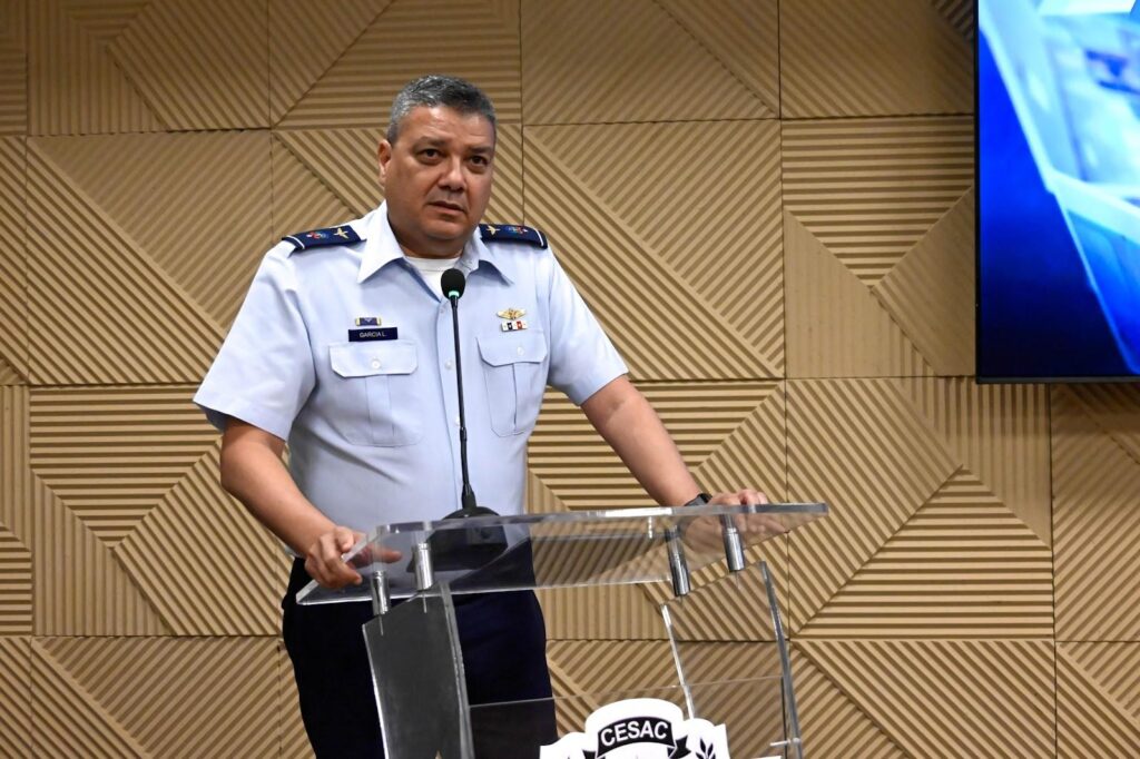 Evelyn Ulloa Lombert, primera mujer directora de seguridad, aeropuerto internacional República Dominicana, CESAC, aviación civil dominicana, igualdad de género en seguridad aeroportuaria