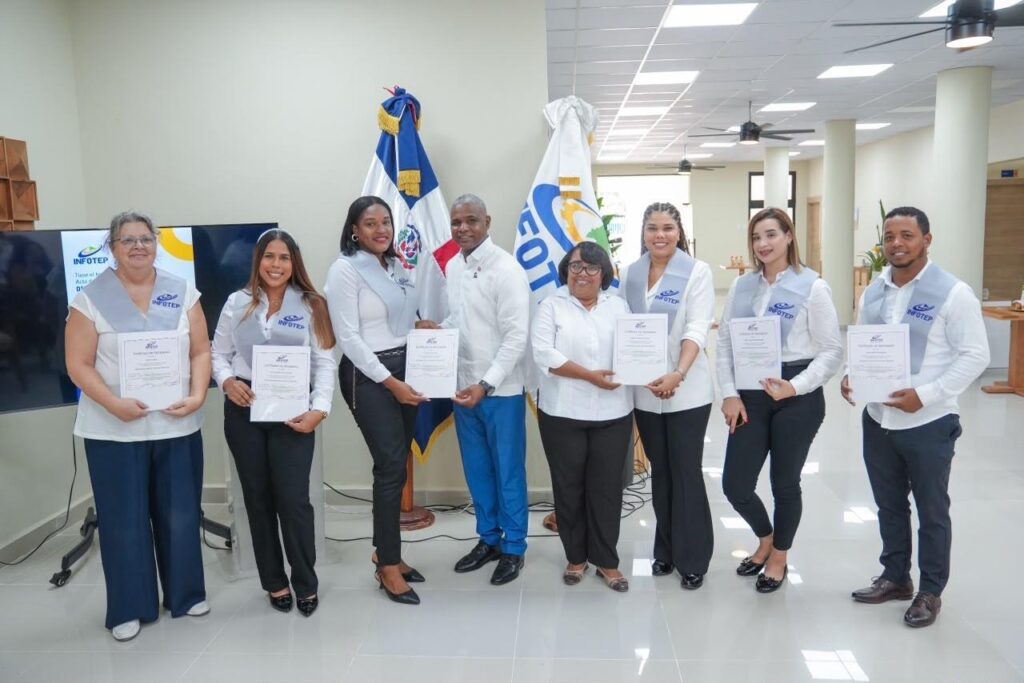 Infotep Barahona, formación turística RD, Escuela Guarocuya, certificación servicios turísticos, turismo en Barahona, desarrollo económico regional