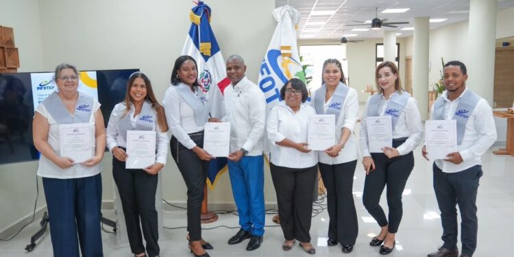 Infotep Barahona, formación turística RD, Escuela Guarocuya, certificación servicios turísticos, turismo en Barahona, desarrollo económico regional