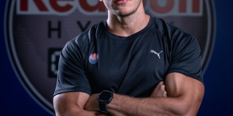 Víctor Gómez, Red Bull HYROX Coaches Camp, fitness en República Dominicana, entrenamiento híbrido, THE CAVE República Dominicana, HYROX récord nacional
